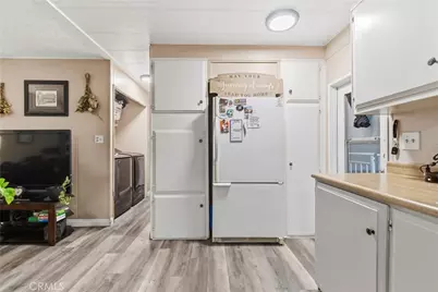 1097 N State St #101, Hemet, CA 92543 - Photo 8