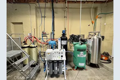 585 E Thompson Boulevard, Ventura, CA 93001 - Photo 38