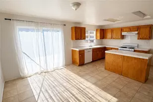 11913 Pepperwood, Victorville, CA 92392 - Photo 2