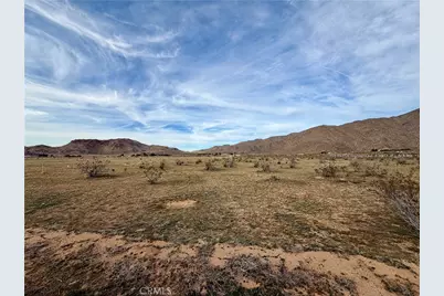 26000 Las Piedras, Apple Valley, CA 92308 - Photo 8