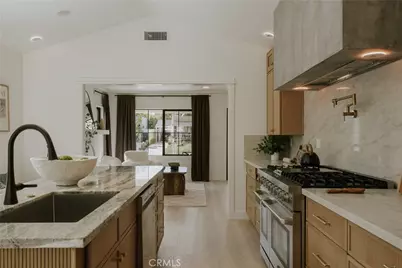 584 N Plymouth Boulevard, Los Angeles, CA 90004 - Photo 18