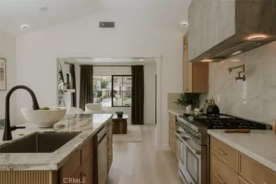 584 N Plymouth Boulevard, Los Angeles, CA 91004 - Photo 16