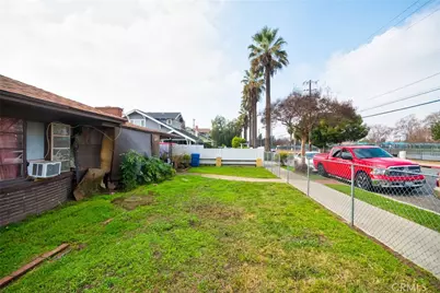 886 E Kingsley Avenue, Pomona, CA 91767 - Photo 12