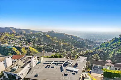 8220 Mannix Drive, Los Angeles, CA 90046 - Photo 14