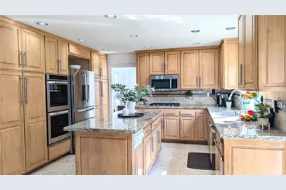 20224 Chapter, Woodland Hills, CA 91364 - Photo 22