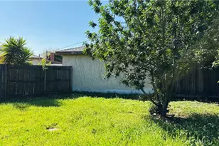 18237 Clark St, Tarzana, CA 91356 - Photo 2