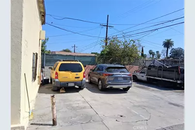 626 W Century, Los Angeles, CA 90044 - Photo 30