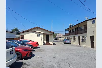 626 W Century, Los Angeles, CA 90044 - Photo 32