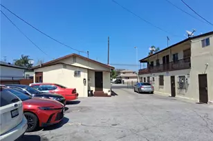 626 W Century, Los Angeles, CA 90044 - Photo 32