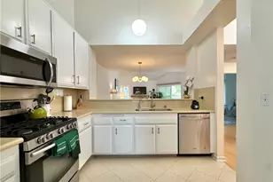 7402 Yellowtail Dr  Dr, Huntington Beach, CA 92648 - Photo 10