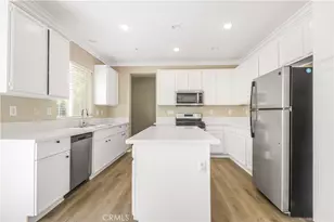 33558 Iris Ln, Murrieta, CA 92563 - Photo 4