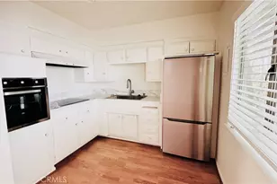 239 S Barrington Ave, Los Angeles, CA 90049 - Photo 4