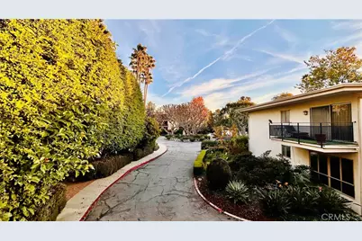 239 S Barrington Avenue #F8, Los Angeles, CA 90049 - Photo 8