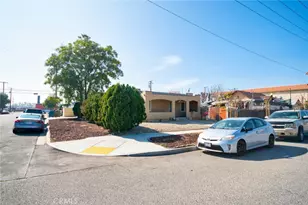 584 E H St, Colton, CA 92324 - Photo 14