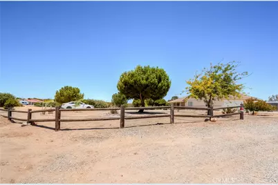11020 Lantry, Oak Hills, CA 92344 - Photo 6