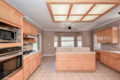 11020 Lantry, Oak Hills, CA 92344 - Photo 28
