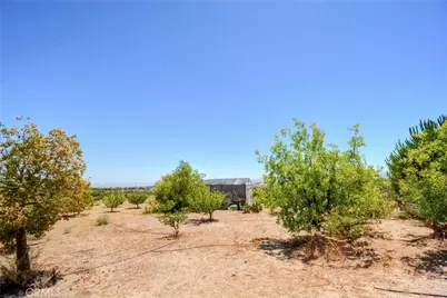 11020 Lantry, Oak Hills, CA 92344 - Photo 50