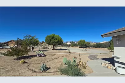 11020 Lantry, Oak Hills, CA 92344 - Photo 14