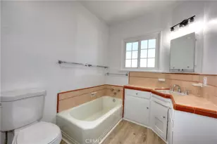 8725 S Gramercy Pl, Los Angeles, CA 90047 - Photo 18