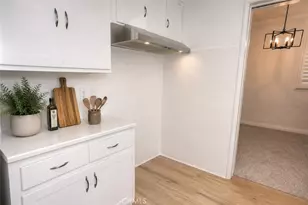 8725 S Gramercy Pl, Los Angeles, CA 90047 - Photo 14