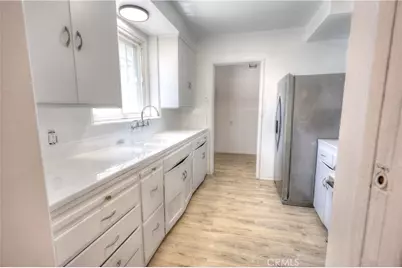 8725 S Gramercy Place, Los Angeles, CA 90047 - Photo 30
