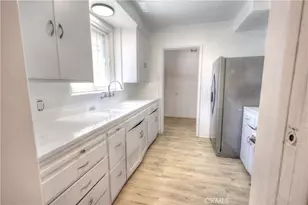 8725 S Gramercy Pl, Los Angeles, CA 90047 - Photo 30