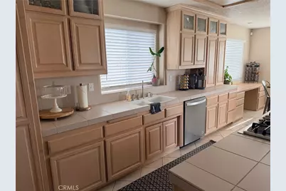 18285 Harbor Drive, Victorville, CA 92395 - Photo 8
