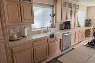 18285 Harbor Dr, Victorville, CA 92395 - Photo 8