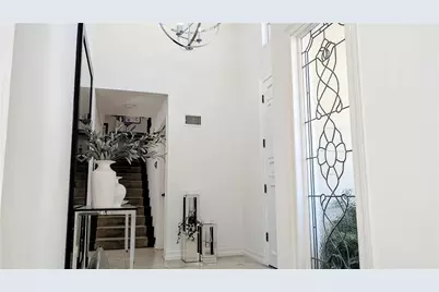 20224 Chapter, Woodland Hills, CA 91364 - Photo 8