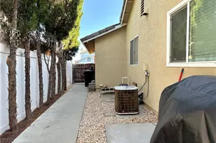 2522 W Calle Vista, Rialto, CA 92377 - Photo 10