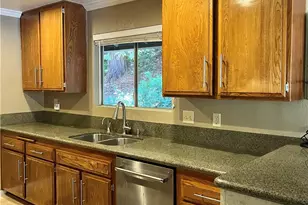 109 Rockledge Ln, Lake Arrowhead, CA 92352 - Photo 6