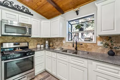 937 E Fairway, Big Bear City, CA 92314 - Photo 10