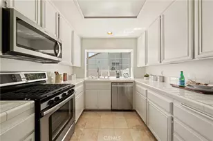 130 Almador, Irvine, CA 92614 - Photo 8