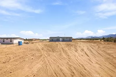 7323 Woodcliff Street, Phelan, CA 92371 - Photo 28