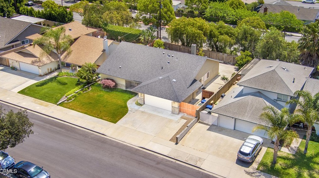 1638 Lyndhurst Ave, Camarillo, CA 93010-2049