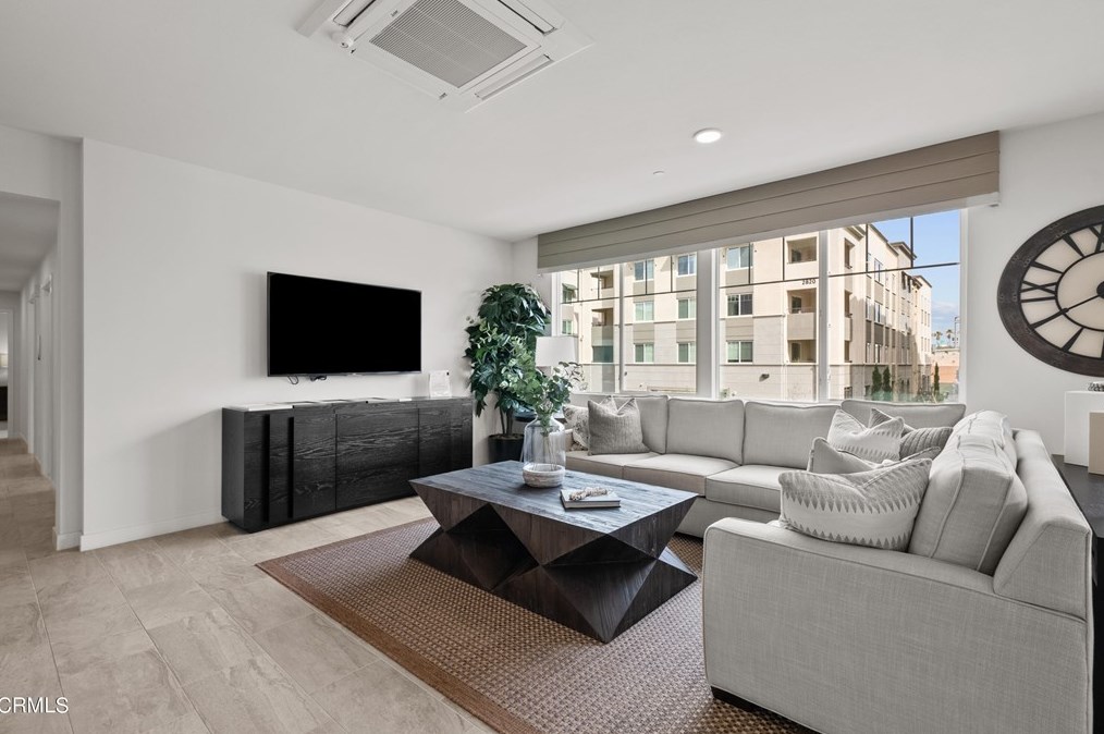 2870 Wagon Wheel Rd #403, Oxnard, CA 93036