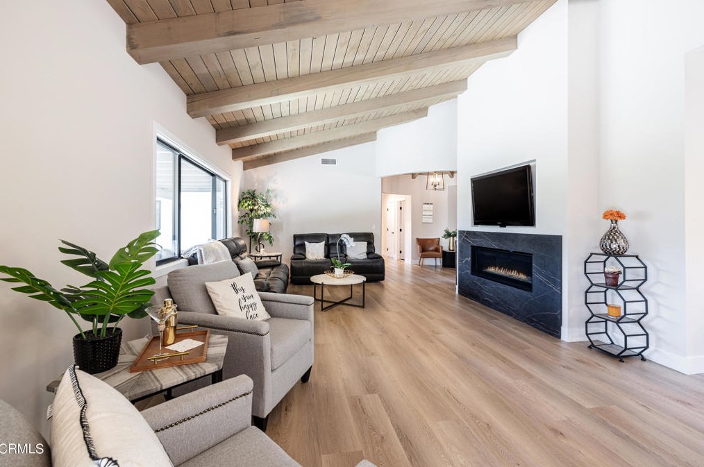 1226 Calle Aurora, Camarillo CA  93010-8438 exterior