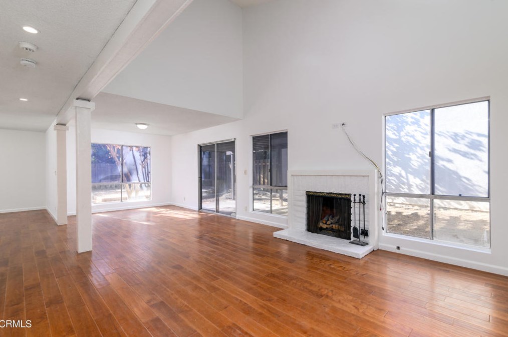 3710 Spanish Gate Dr, Thousand Oaks, CA 91320