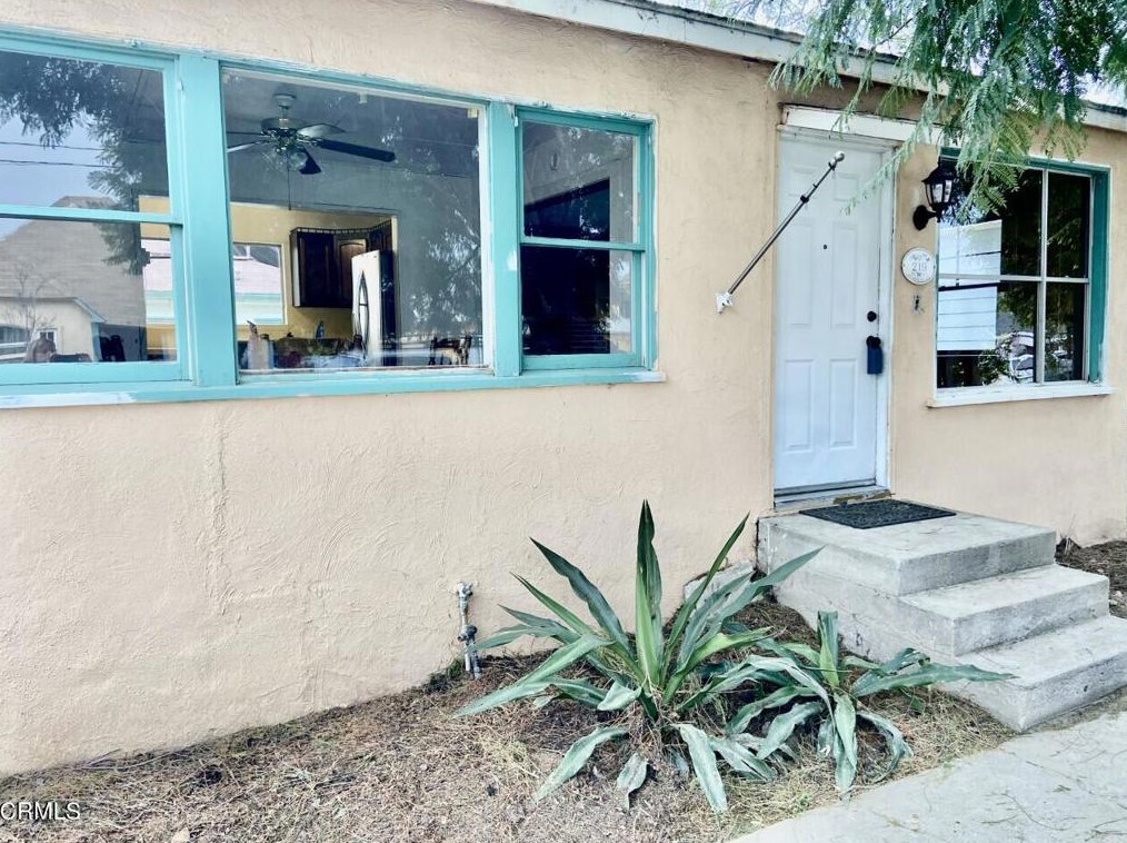219 Stanford St, Santa Paula, CA 93060
