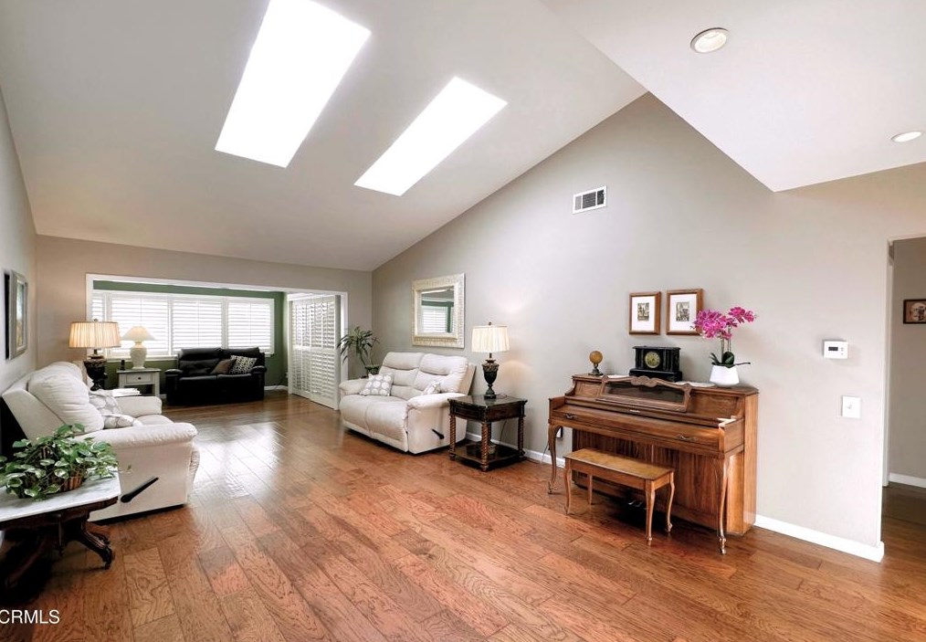 20134 Village 20, Camarillo, CA 93012-7543