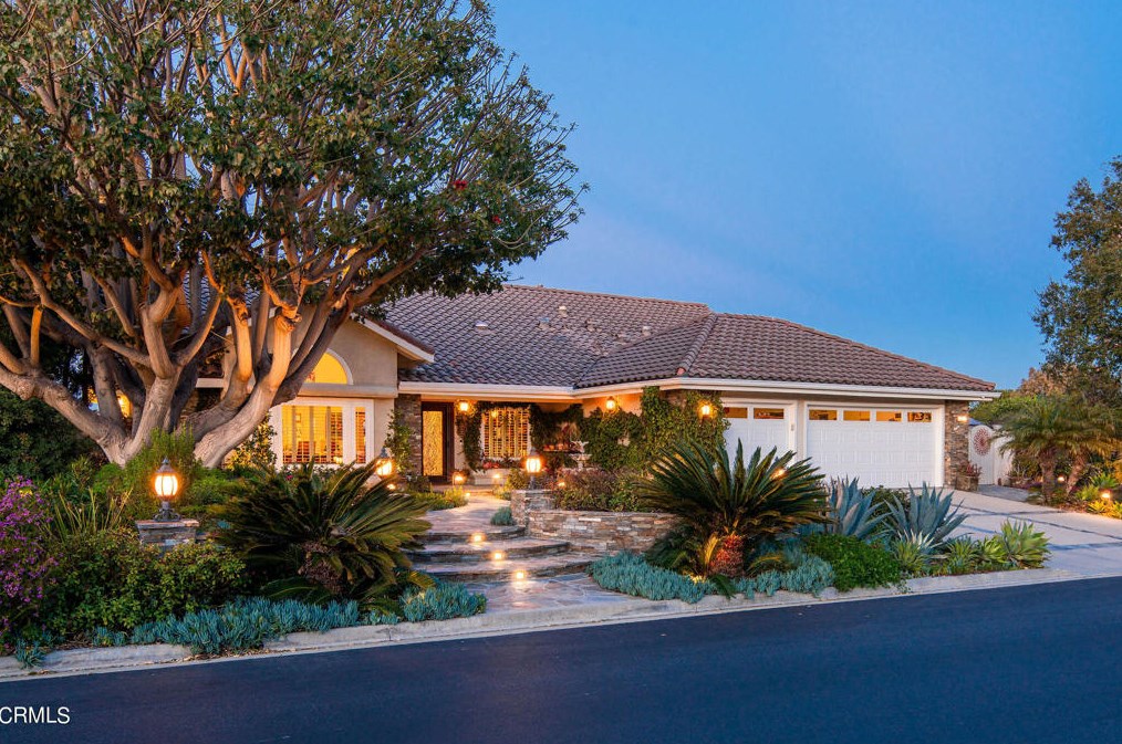 1241 Lynnmere Dr, Thousand Oaks, CA 91360-1946