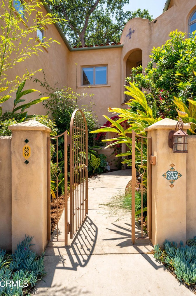 233 Montgomery St, Ojai CA  93023-2743 exterior
