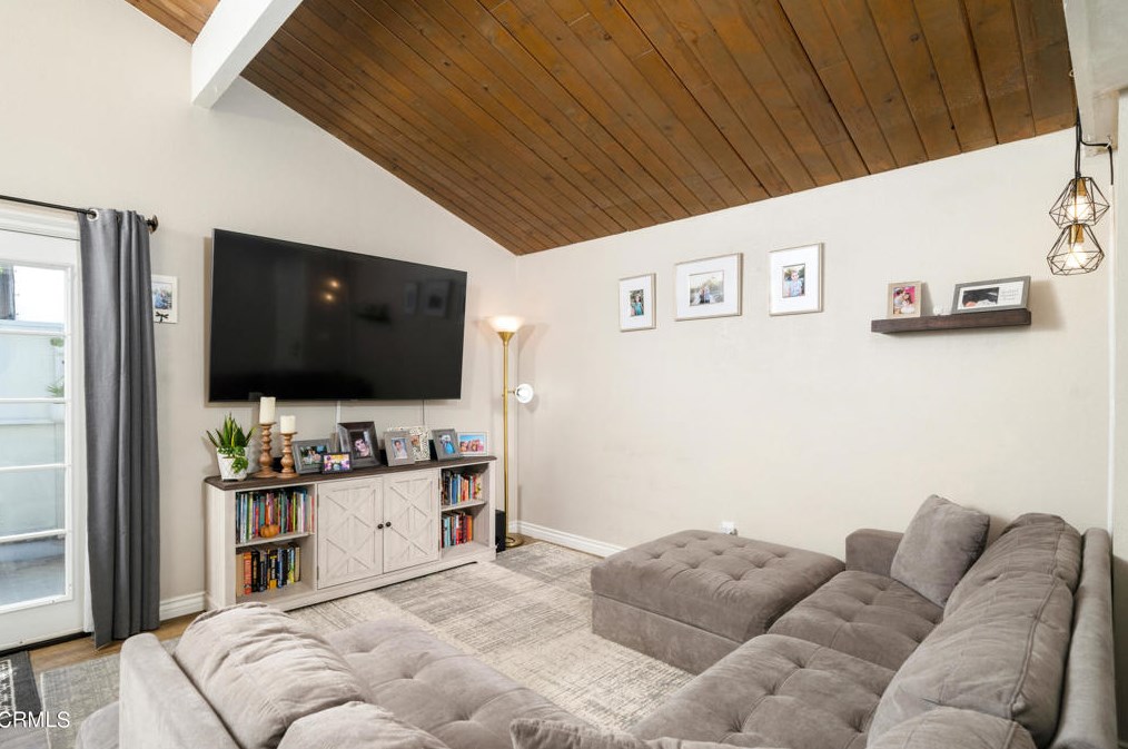 1345 Maxwell Ln, Upland CA  91786-7013 exterior