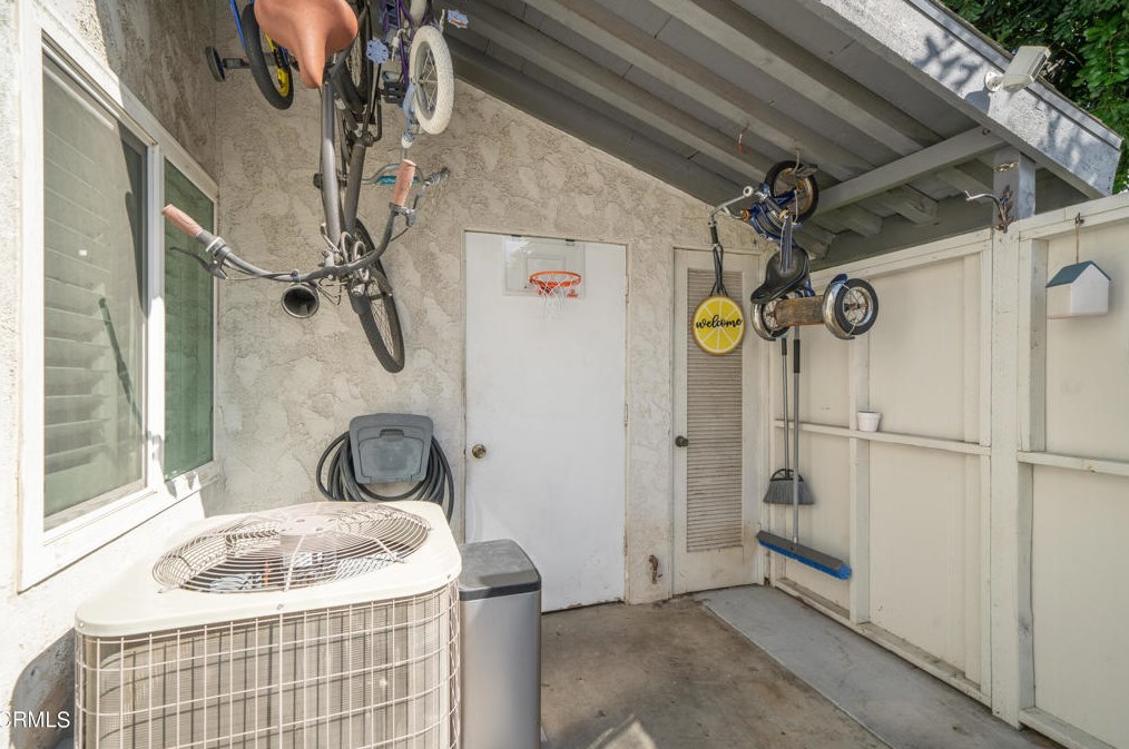 1345 Maxwell Ln, Upland CA  91786-7013 exterior