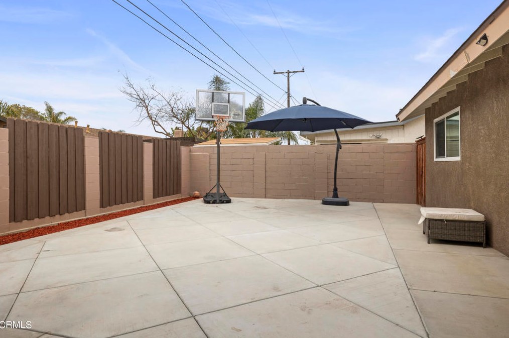 1010 Olive St, Oxnard CA 93033-5024 exterior