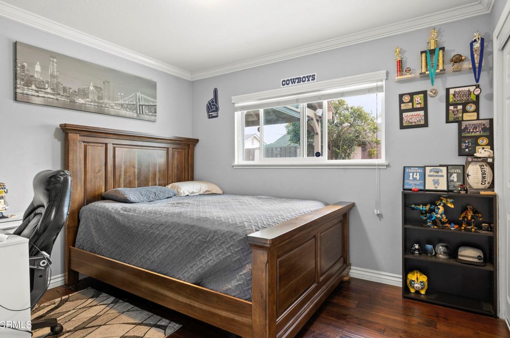 1010 Olive St, Oxnard CA 93033-5024 exterior