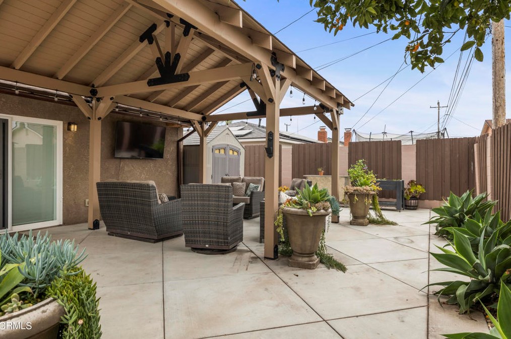 1010 Olive St, Oxnard CA 93033-5024 exterior