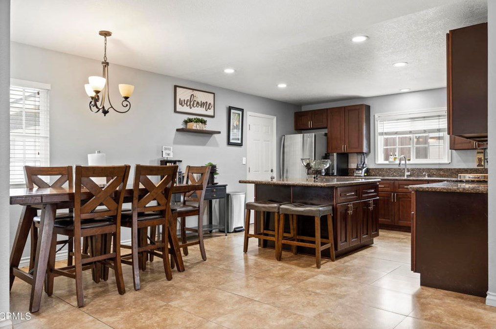 1010 Olive St, Oxnard CA 93033-5024 exterior