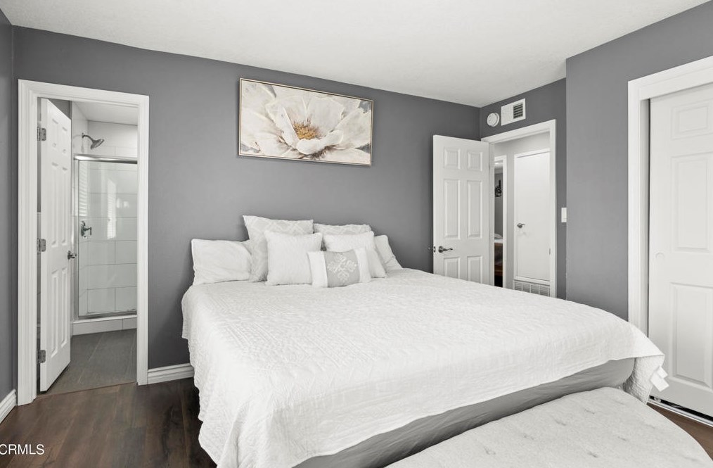 1010 Olive St, Oxnard CA 93033-5024 exterior