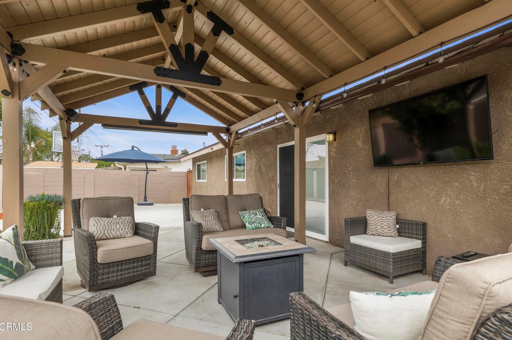 1010 Olive St, Oxnard CA 93033-5024 exterior